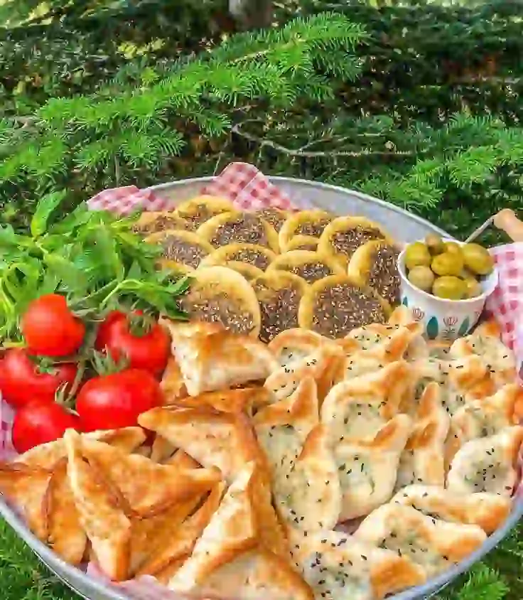 طريقة عمل عجينة مناقيش الزعتر